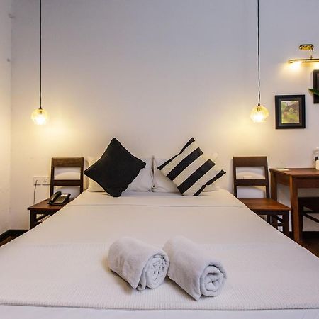 The Marian Boutique Lodging House Кучінг Екстер'єр фото